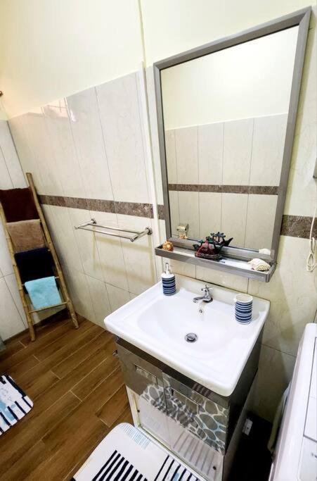 Kot Nu - Beach Themed Apartment - 3 Mins Walk From The Sea Flic-en-Flacq エクステリア 写真